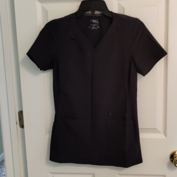 Cherokee Tops 55 Cherokee Iflex Scrub Top Poshmark